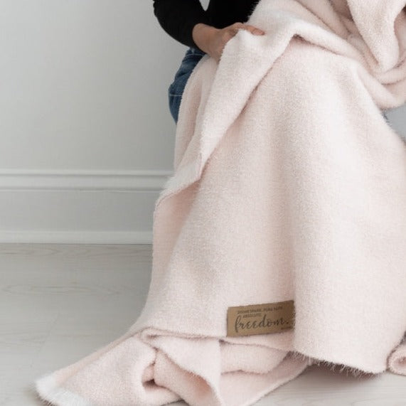 Big Wings Dream Blanket, Light Pink