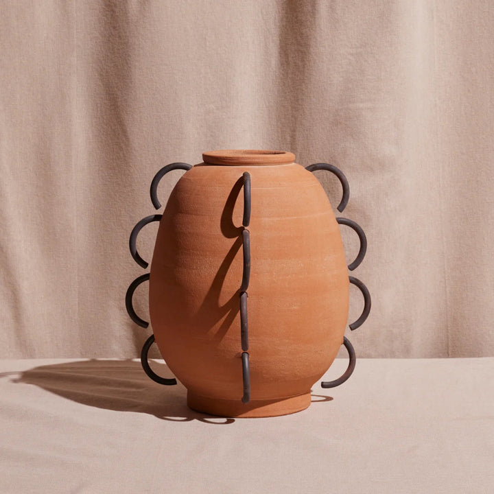 Handcrafted Terracotta Iron Vase, Light Sabana Grande