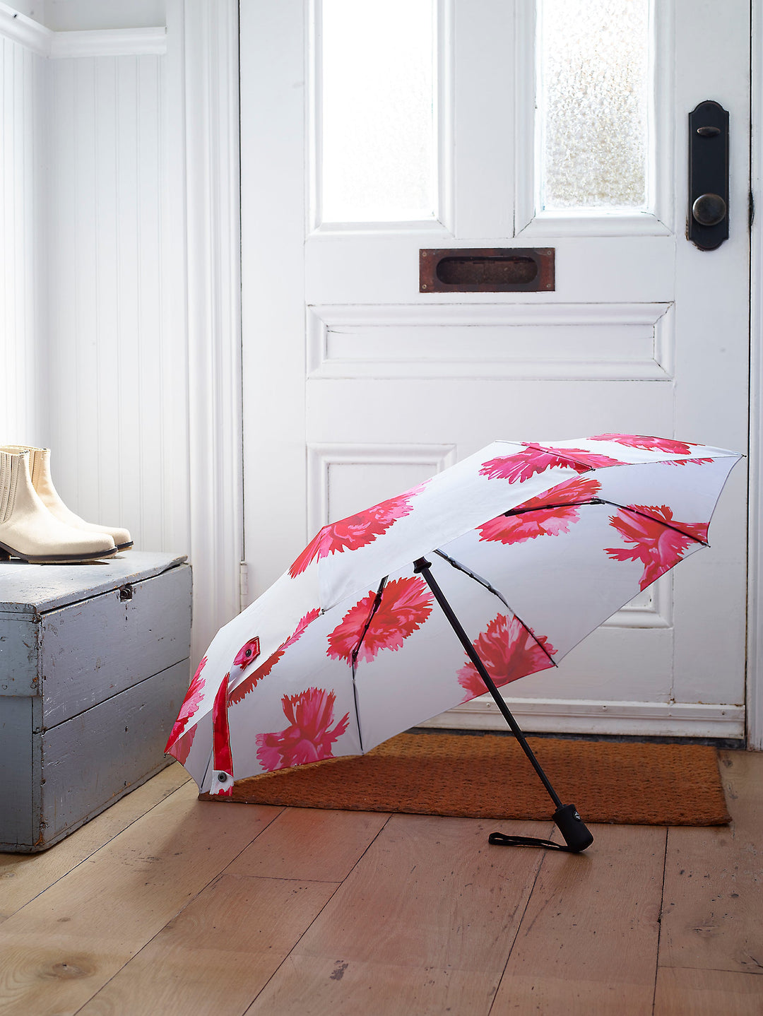 Compact Umbrella, Red Carnations on White