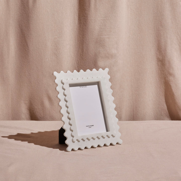 Rippled White Marble Frame, 5" x 7" Window