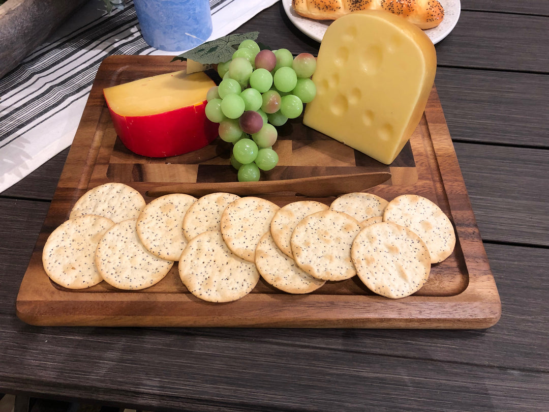 Cheeseboard with Knife, Acacia Wood